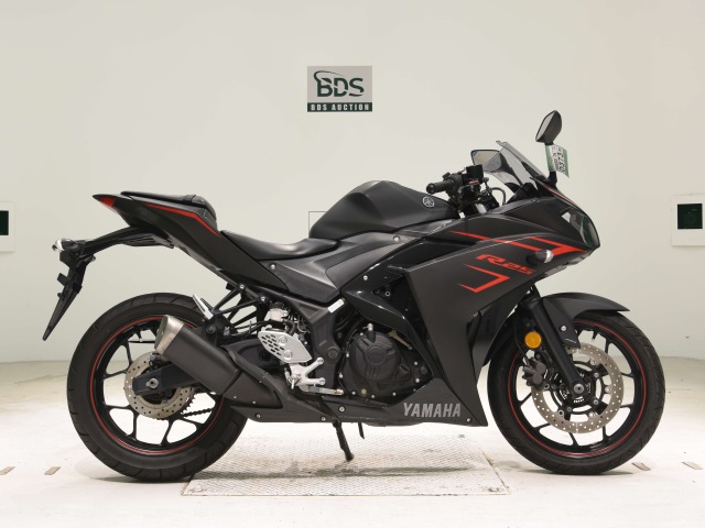 Yamaha YZF-R25A 2017