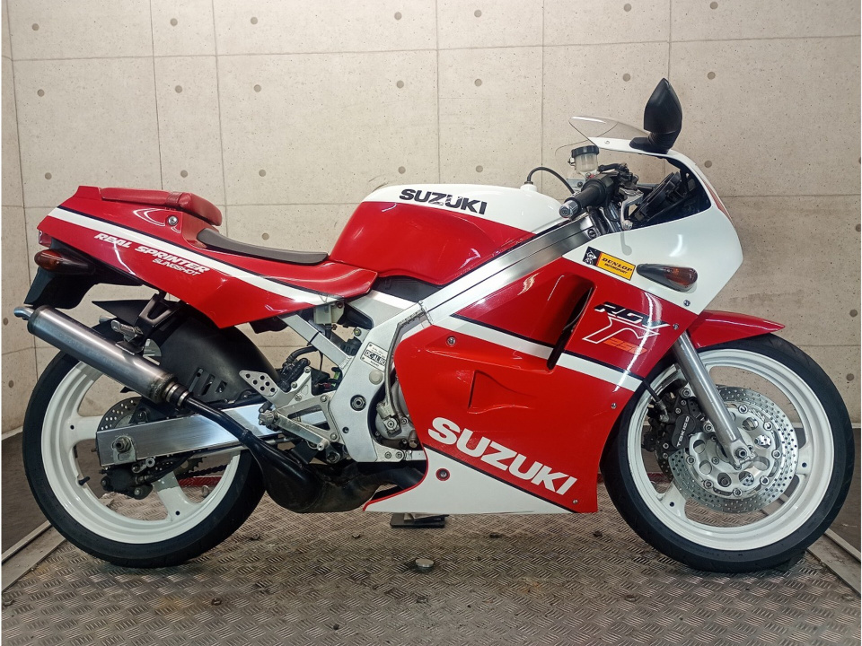 Suzuki RGV250 GAMMA