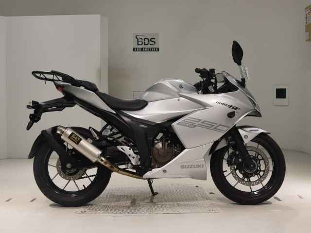 Suzuki GIXXER250SF