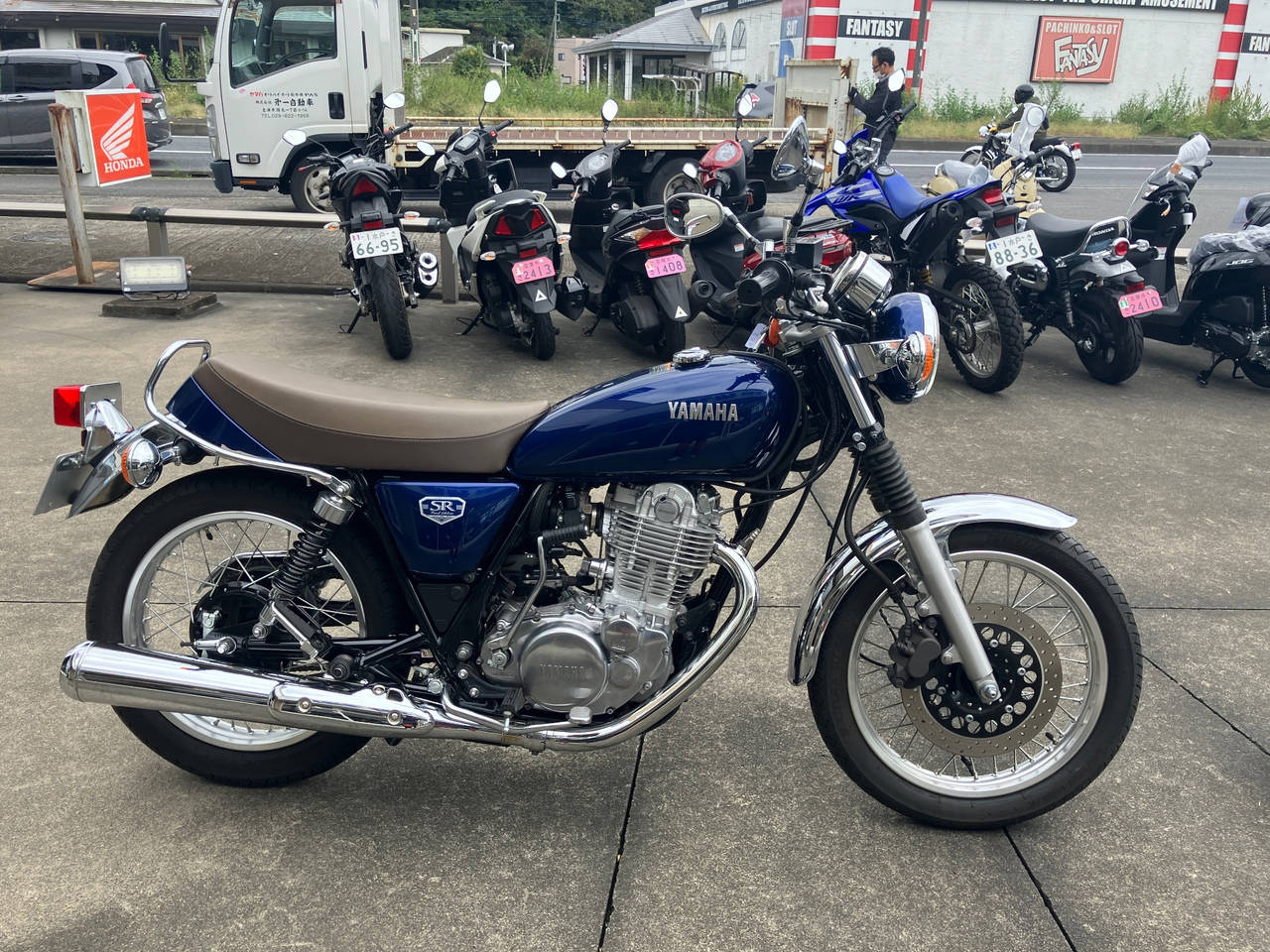 Yamaha SR400 2021