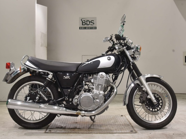 Yamaha SR400 2022
