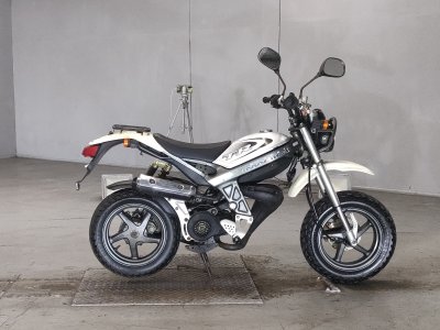 Suzuki STREET MAGIC