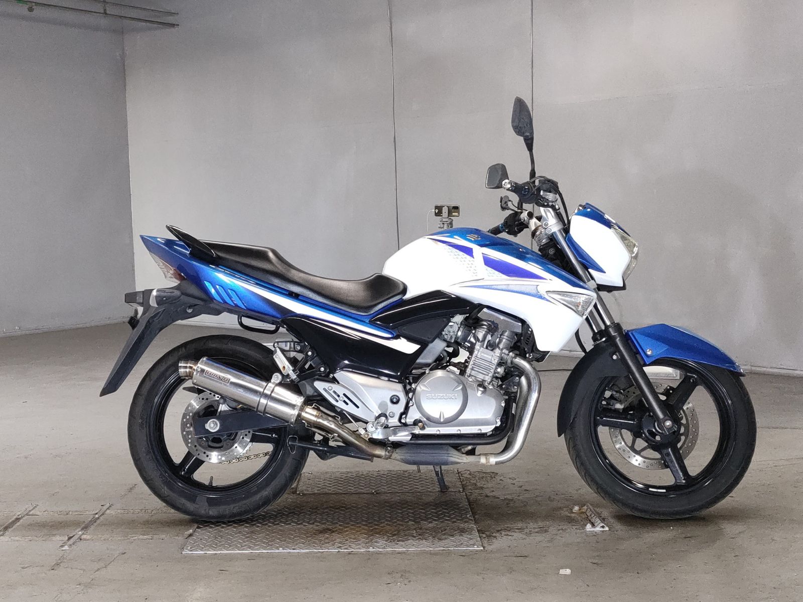 Suzuki GSR250