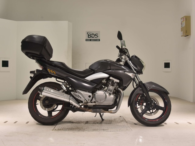 Suzuki GSR250