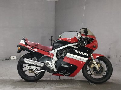 Suzuki GSX-R750 1985