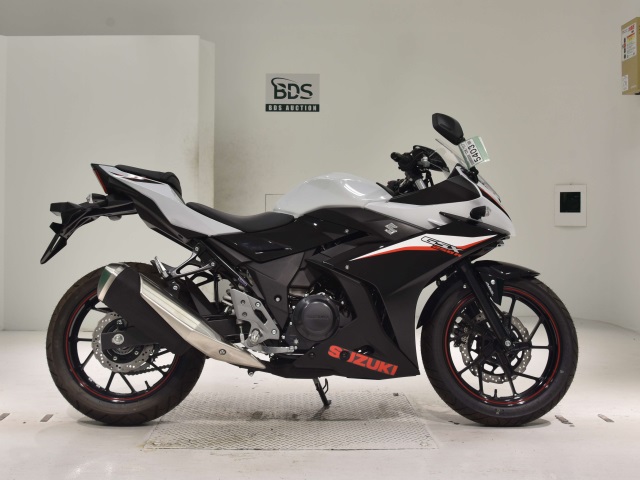 Suzuki GSX250RA