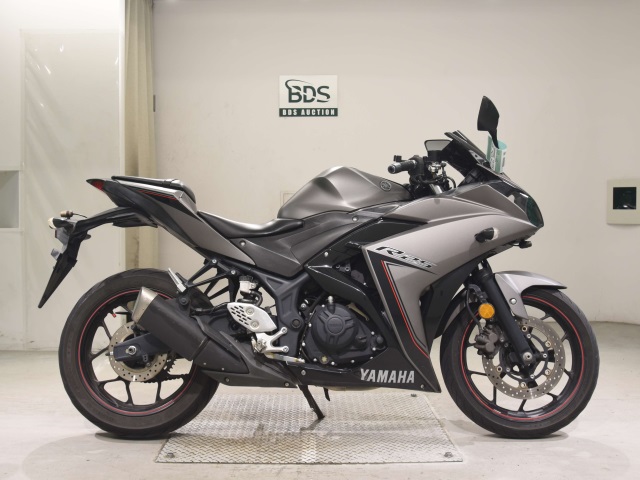Yamaha YZF-R25 2016