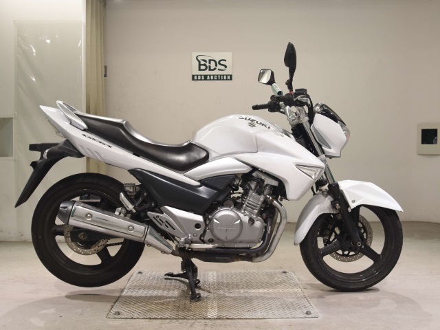 Suzuki GSR250