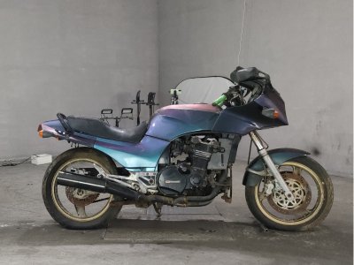 Kawasaki GPZ900R 1990