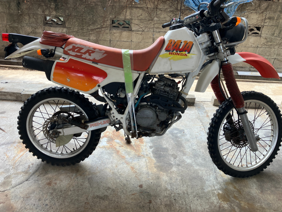 Honda XLR250R BAJA 1990