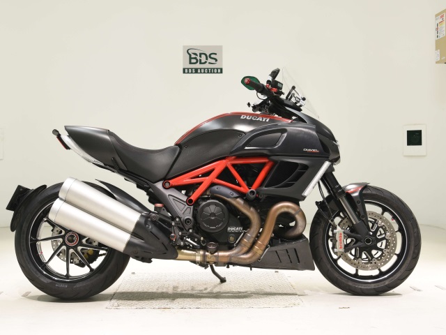 Ducati DIAVEL CARBON 2011