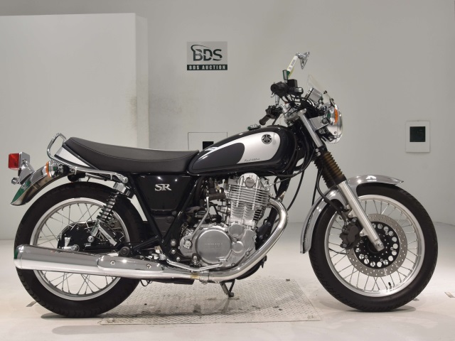 Yamaha SR400 2021