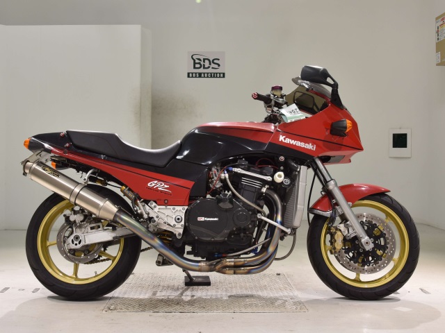 Kawasaki GPZ900R 1996