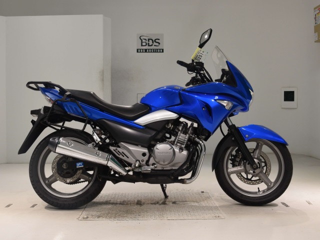 Suzuki GSR250S