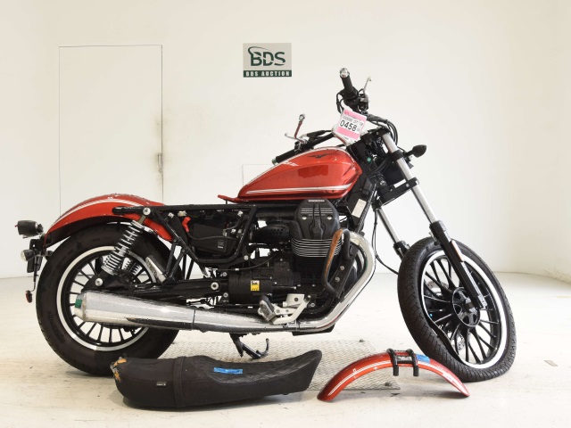 Moto Guzzi V9 2022