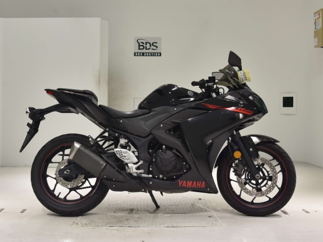 Yamaha YZF-R25 2015