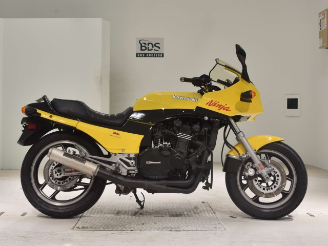 Kawasaki GPZ900R 1990