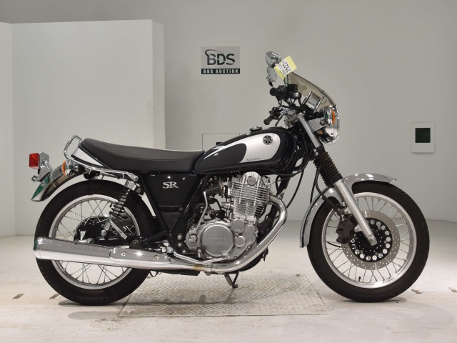Yamaha SR400 2021