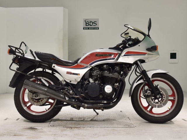 Kawasaki GPZ750 2024
