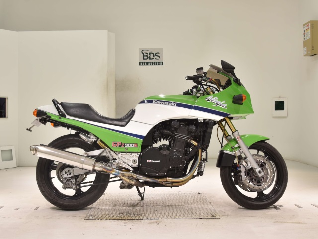 Kawasaki GPZ900R 1988