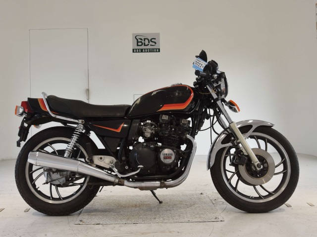 Yamaha XJ550