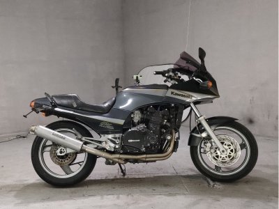 Kawasaki GPZ900R 1990