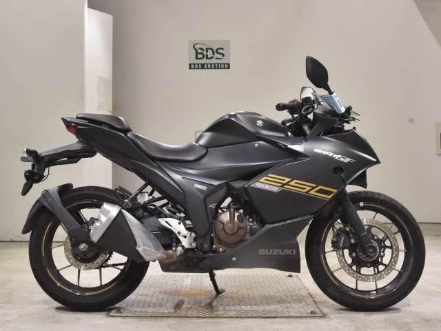 Suzuki GIXXER250SF