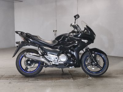 Suzuki GSR250F