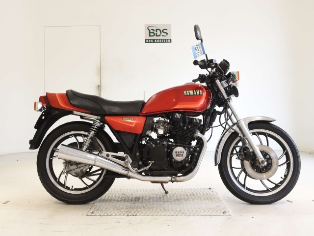 Yamaha XJ550