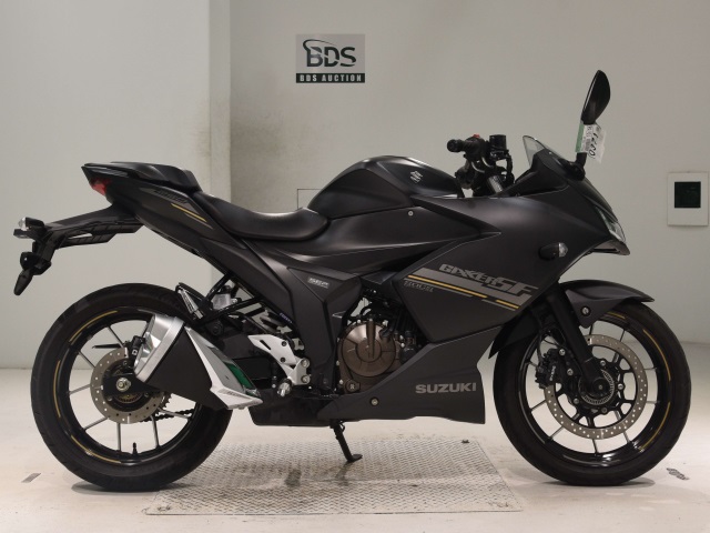Suzuki GIXXER250SF