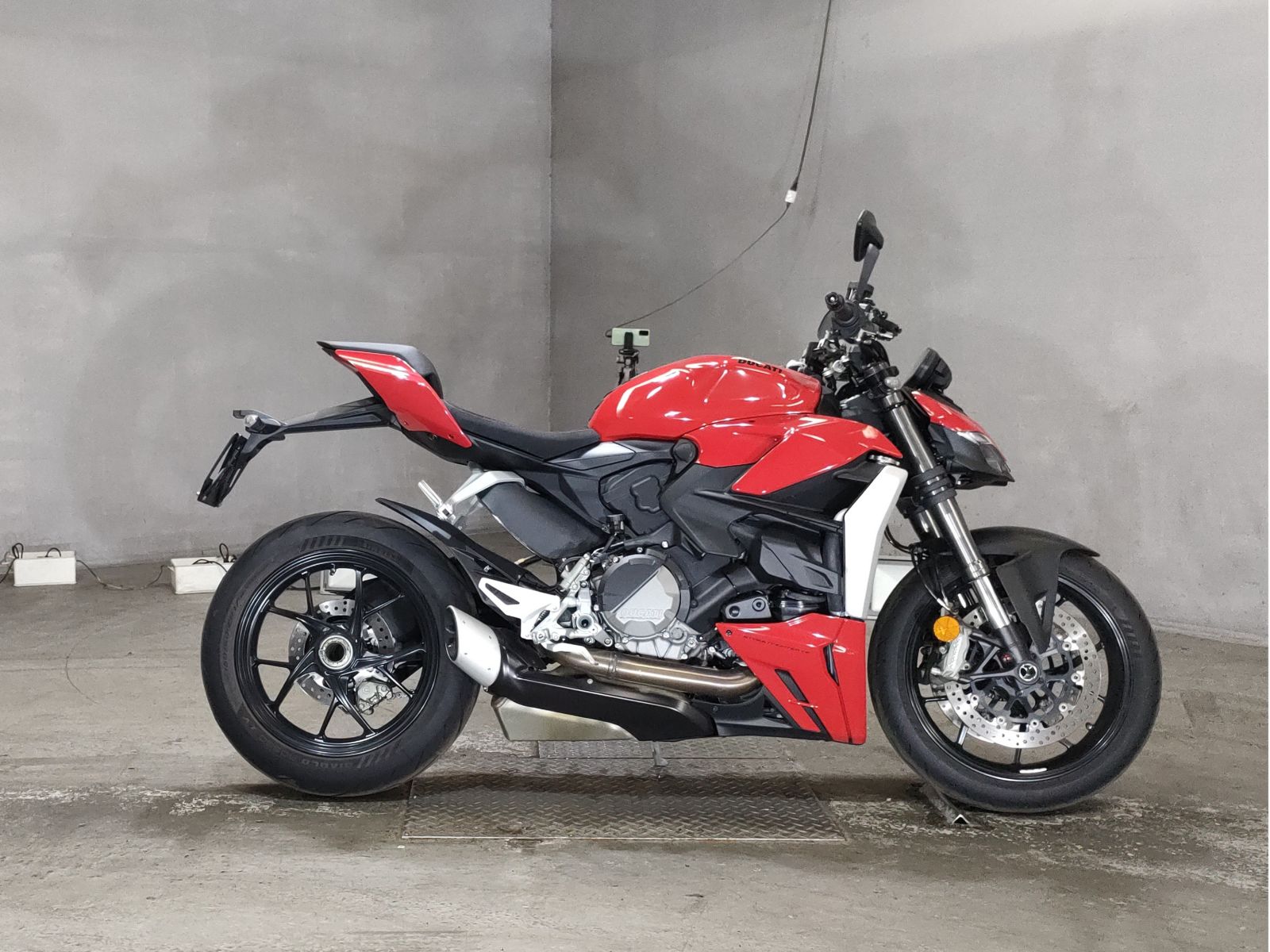 Ducati STREET FIGHTER V2 2023
