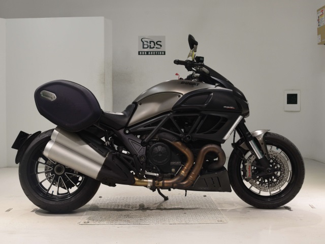 Ducati DIAVEL STRADA 2013