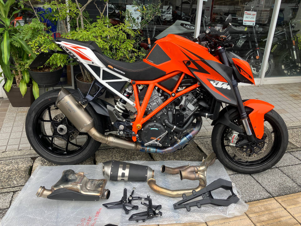 KTM 1290 SUPERDUKE R 2015