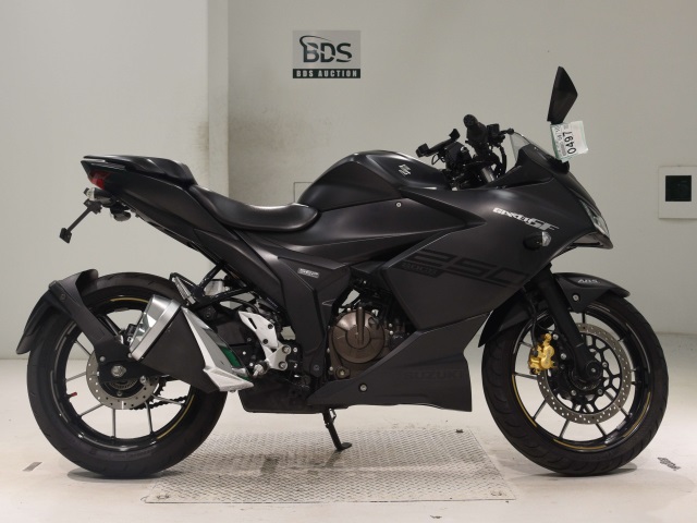Suzuki GIXXER250SF