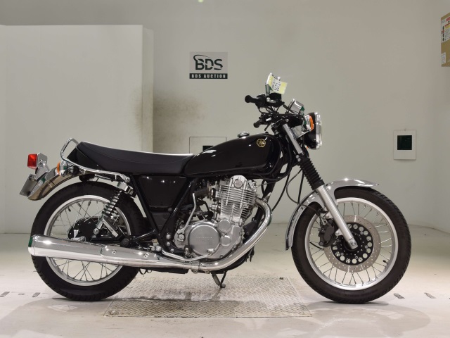 Yamaha SR400 2021