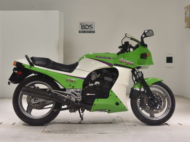 Kawasaki GPZ900R 1999