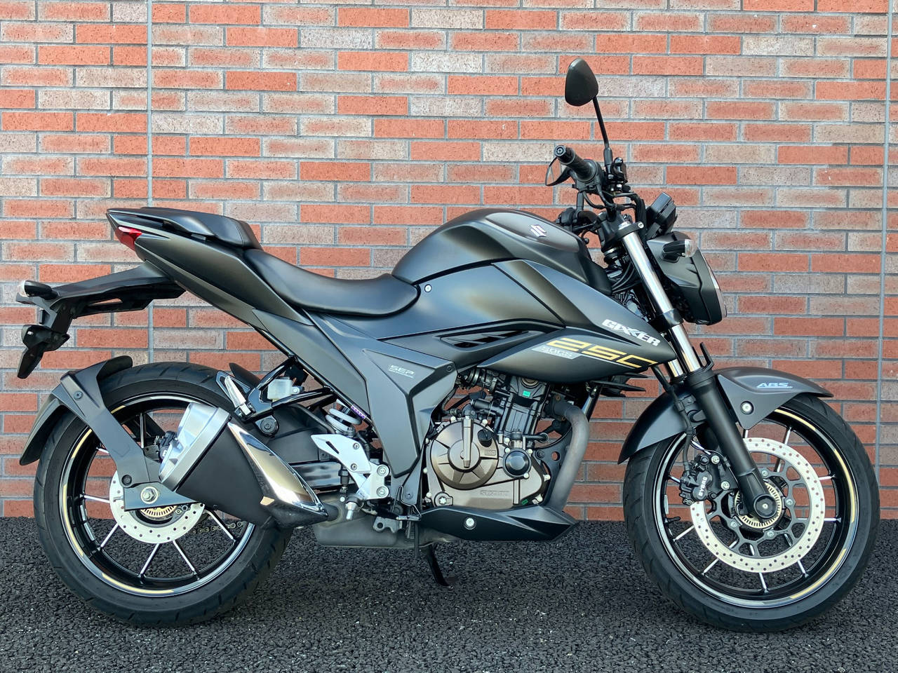 Suzuki GIXXER250