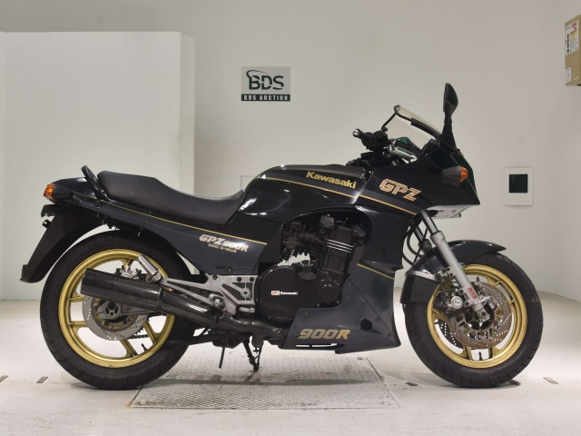 Kawasaki GPZ900R 1990