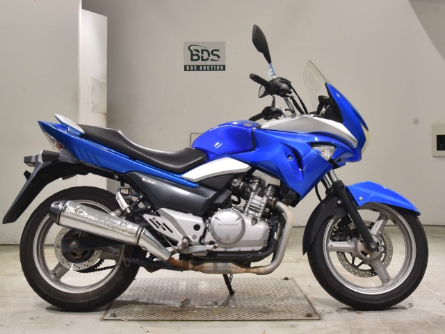 Suzuki GSR250S
