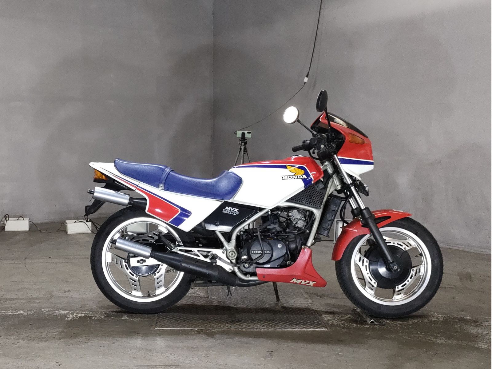 Honda MVX250F 1983