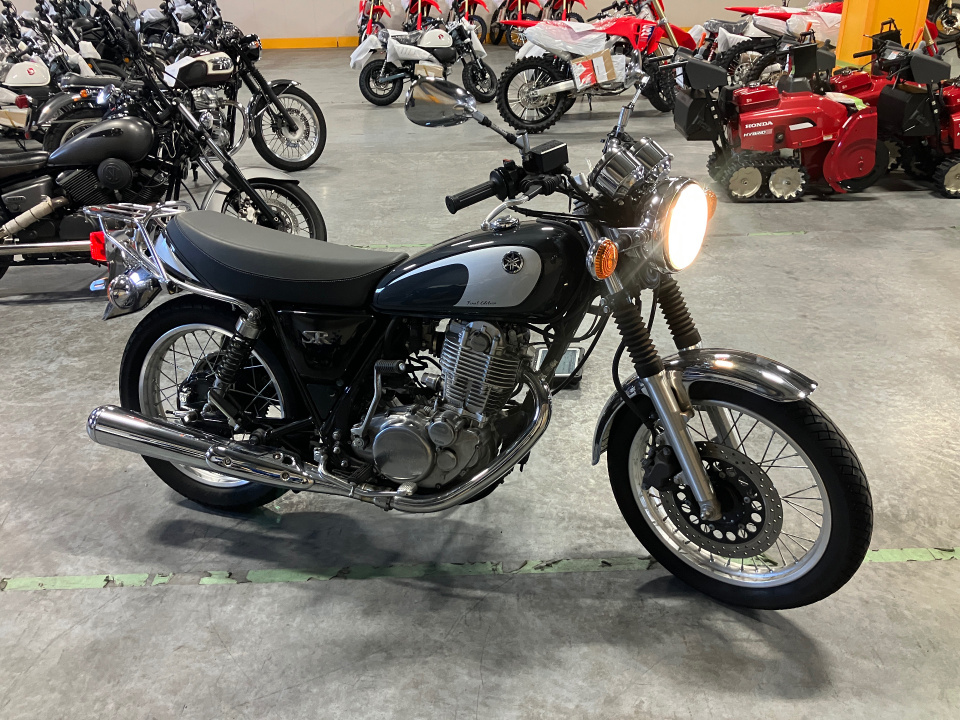 Yamaha SR400 2022