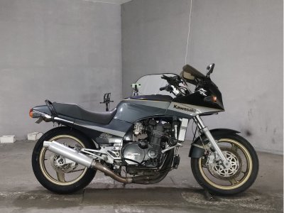 Kawasaki GPZ900R 1990