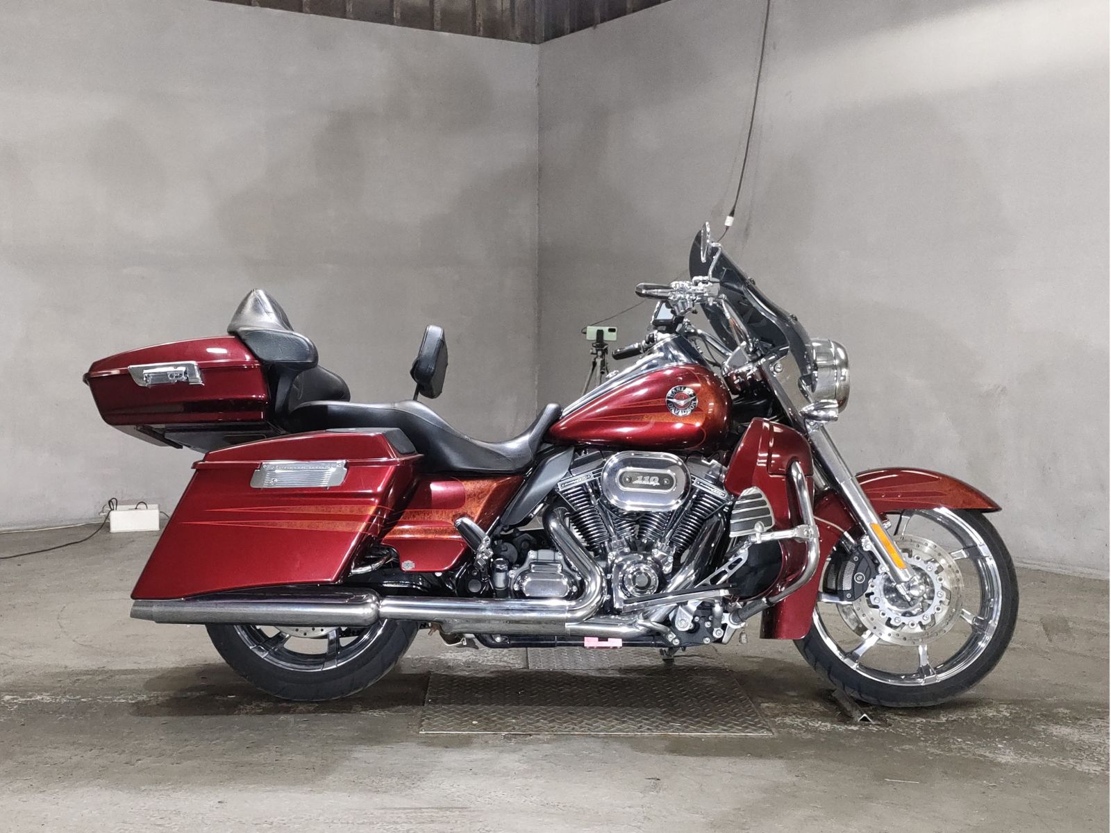 HD ROAD KING FLHRC1800 2013