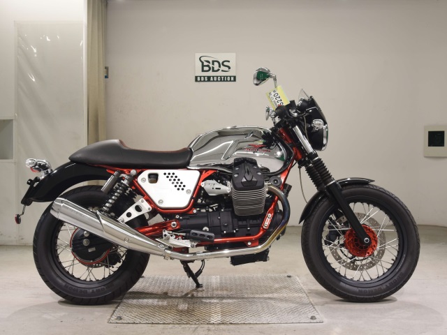 Moto Guzzi V7ﾚｰｻｰ 2013