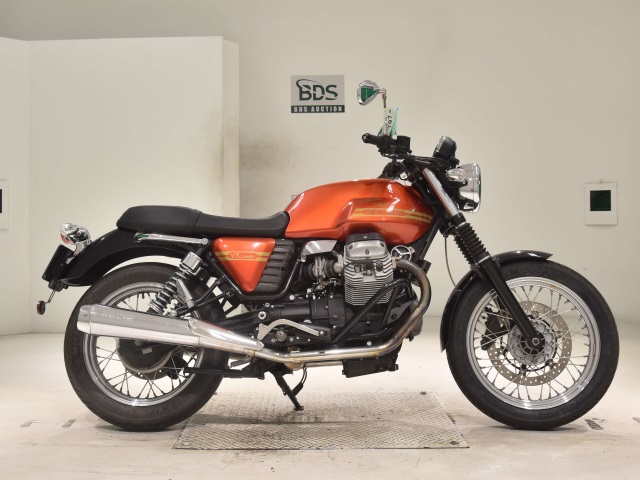 Moto Guzzi V7 CAFE CLASSIC 2013