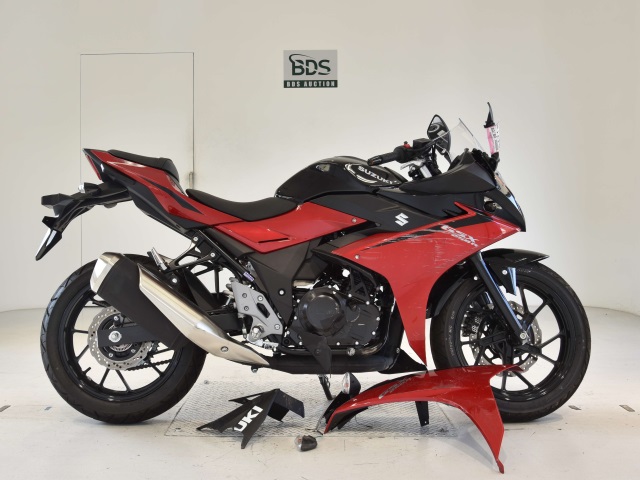 Suzuki GSX250RA