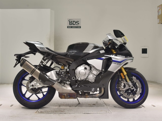 Yamaha YZF-R1M 2016