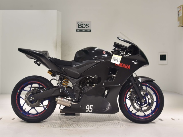 Yamaha YZF-R25 2015