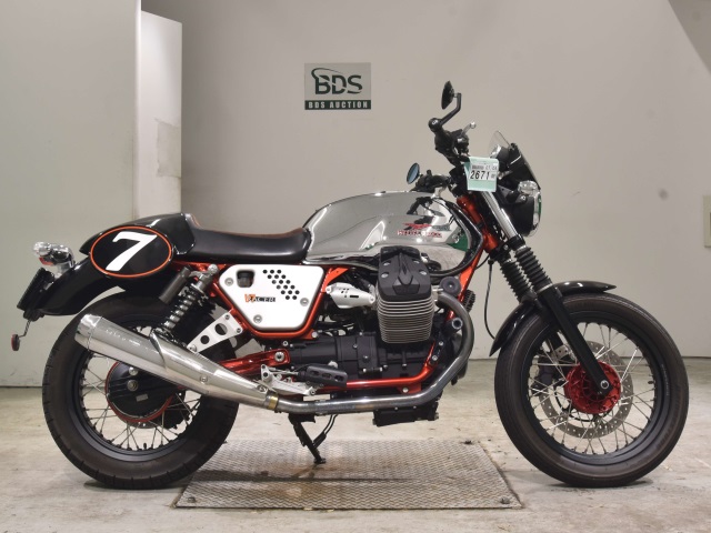 Moto Guzzi V7ﾚｰｻｰ 2014