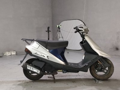 Suzuki ADDRESS V100